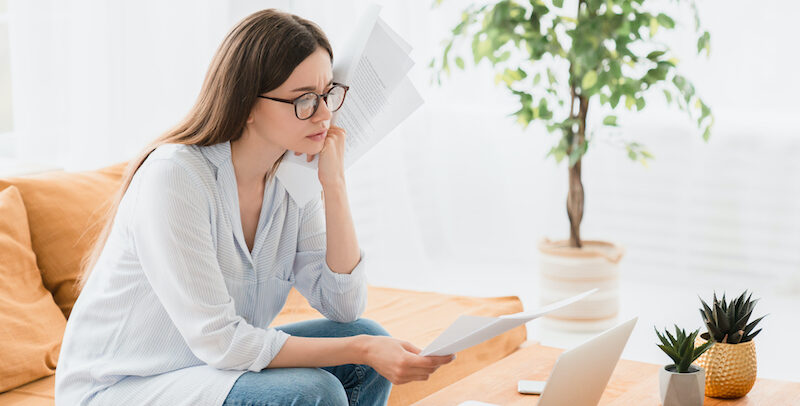 Young lady researching top lenders for student loan refinancing.