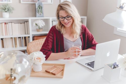 Woman testing out Survey Junkie hacks from her laptop. 