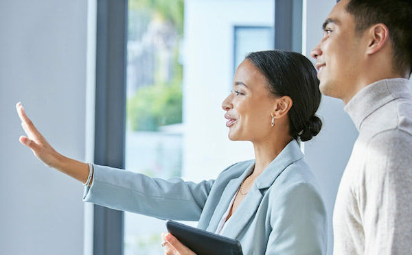 A young woman who took the Sell It Like Serhant courses to make more sales.